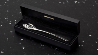 KFC'den parmak yalamaya mizahi çözüm: Parmak yalama çatalı!