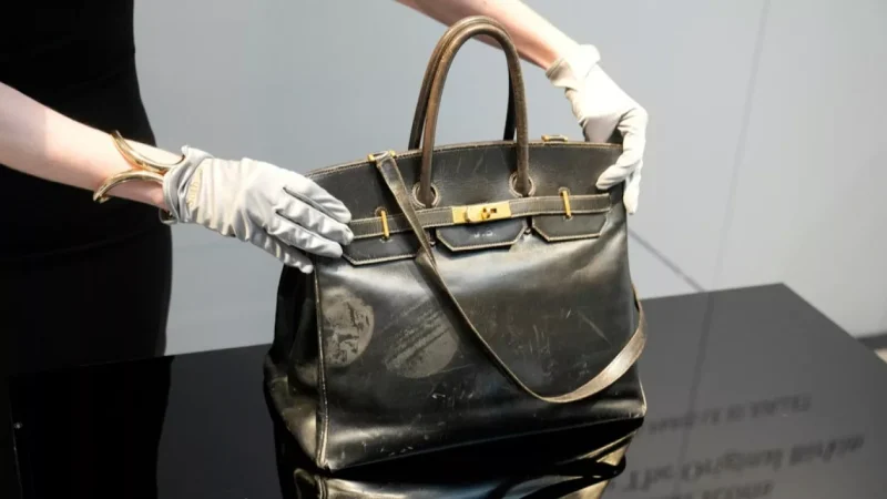 Jane Birkin’in orijinal Hermès çantası 10 milyon dolara satıldı Jane Birkin’in orijinal Hermès çantası 10 milyon dolara satıldı