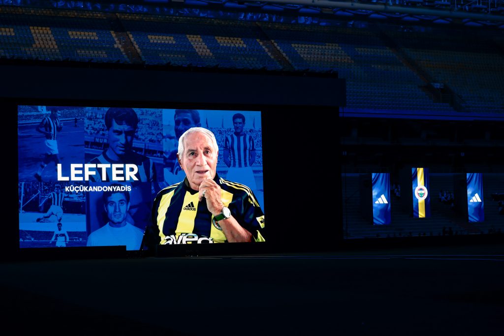Fenerbahçe’nin efsane çubuklusu adidas’a emanet Fenerbahçe’nin efsane çubuklusu adidas’a emanet