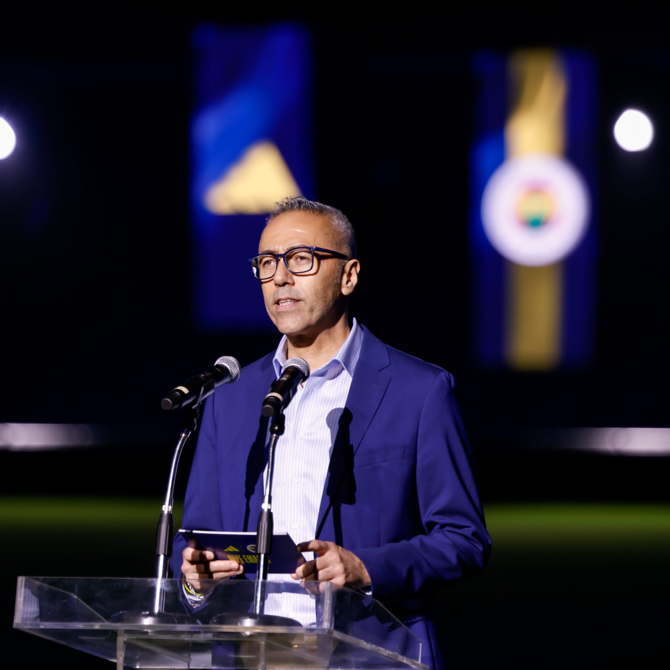 Fenerbahçe’nin efsane çubuklusu adidas’a emanet Fenerbahçe’nin efsane çubuklusu adidas’a emanet