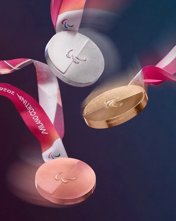 Kış Olimpiyatları ve Paralimpik Oyunları'nın yeni madalyaları tanıtıldı Kış Olimpiyatları ve Paralimpik Oyunları'nın yeni madalyaları tanıtıldı