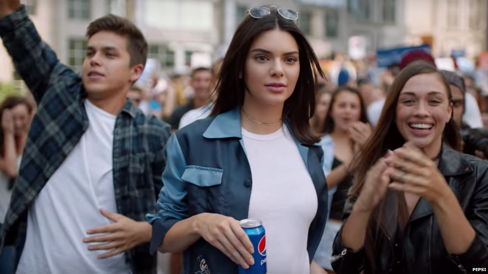 Sosyal medyada tepki çeken 11 reklam kampanyası... Sosyal medyada tepki çeken 11 reklam kampanyası...