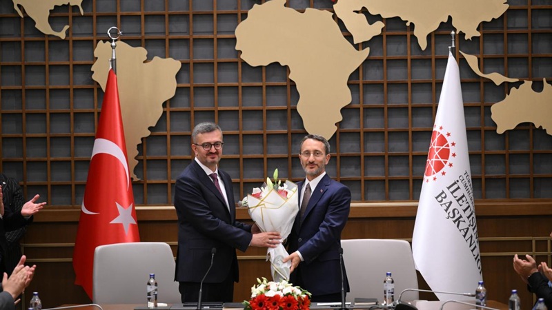 Cumhurbaşkanlığı İletişim Başkanlığı’nda bayrak değişimi: Burhanettin Duran, görevi Fahrettin Altun'dan devraldı Cumhurbaşkanlığı İletişim Başkanlığı’nda bayrak değişimi: Burhanettin Duran, görevi Fahrettin Altun'dan devraldı