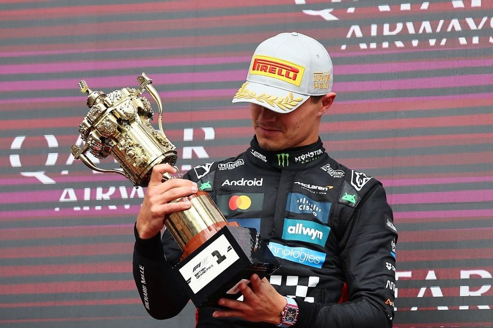 Formula 1’de LEGO sürprizi: Kupalar LEGO'dan yapıldı! Formula 1’de LEGO sürprizi: Kupalar LEGO'dan yapıldı!