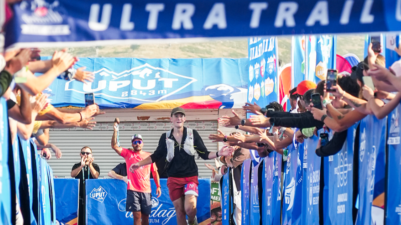 Uludağ Premium Ultra Trail'de sanatla doğa sporu iç içeydi Uludağ Premium Ultra Trail'de sanatla doğa sporu iç içeydi