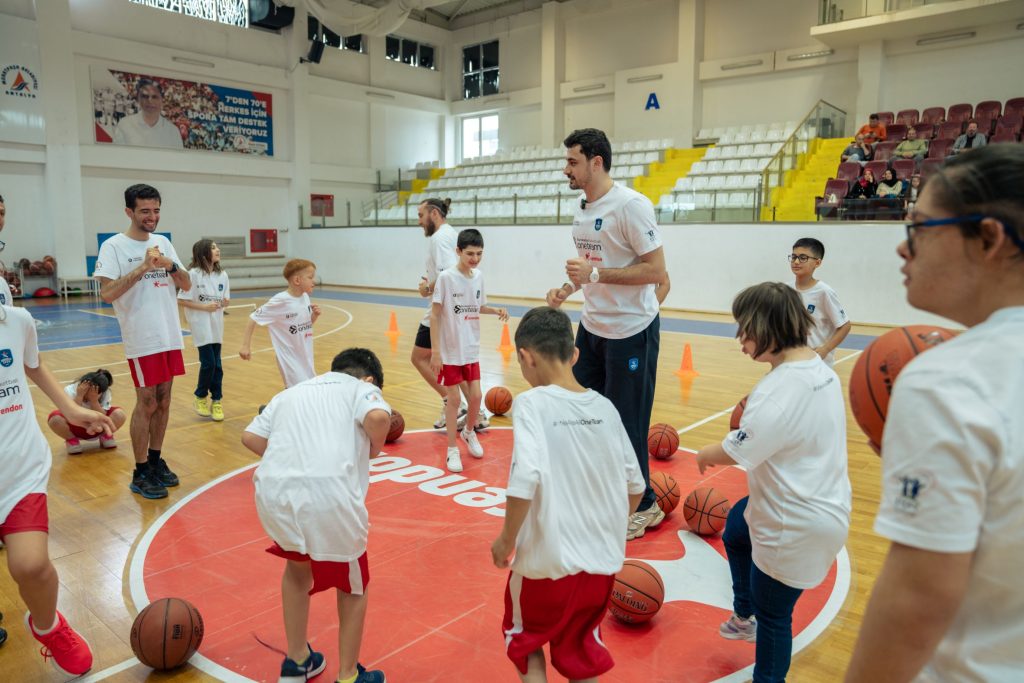 “Biz Varsak Herkes Tam”: Anadolu Efes’ten toplumsal eşitlik odaklı sosyal sorumluluk adımı