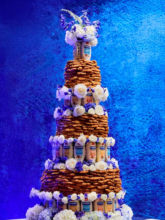Hellmann’s’tan sos tutkunlarına “tam tadında” düğün sürprizi Hellmann’s’tan sos tutkunlarına “tam tadında” düğün sürprizi
