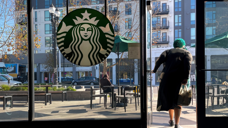 Starbucks'tan Güney Kore'de "kafeyi ofise çevirenler" için uyarı: "Yazıcınızla gelmeyin" Starbucks'tan Güney Kore'de "kafeyi ofise çevirenler" için uyarı: "Yazıcınızla gelmeyin"
