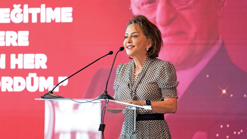 Emine Sabancı Kamışlı: "Aile olmak sadece kan bağıyla değil, akıl bağıyla da olur" Emine Sabancı Kamışlı: "Aile olmak sadece kan bağıyla değil, akıl bağıyla da olur"