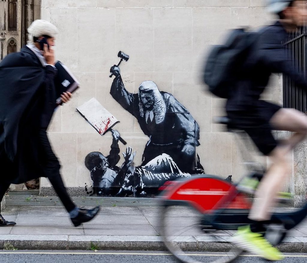 Banksy'nin yeni "adalet" eseri sarayda! Banksy'nin yeni "adalet" eseri sarayda!