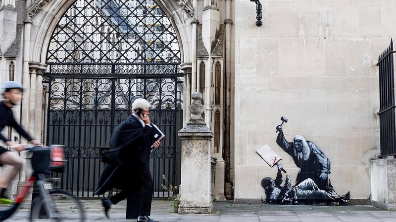 Banksy'nin yeni "adalet" eseri sarayda! Banksy'nin yeni "adalet" eseri sarayda!