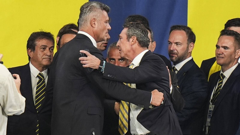 Fenerbahçe'de 7 yılın ardından bayrak devri: Saran, Koç’tan görevi devraldı Fenerbahçe'de 7 yılın ardından bayrak devri: Saran, Koç’tan görevi devraldı