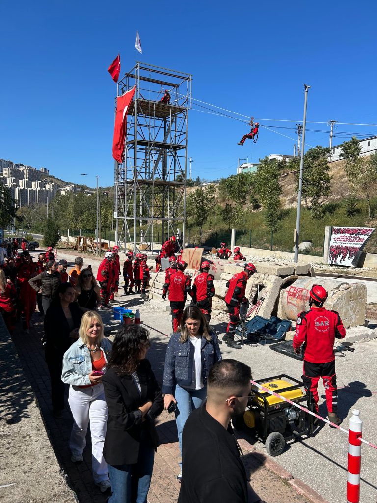 C Level Club, SAR ile birlikte inisiyatif alıyor çünkü başka yurt yok! C Level Club, SAR ile birlikte inisiyatif alıyor çünkü başka yurt yok!