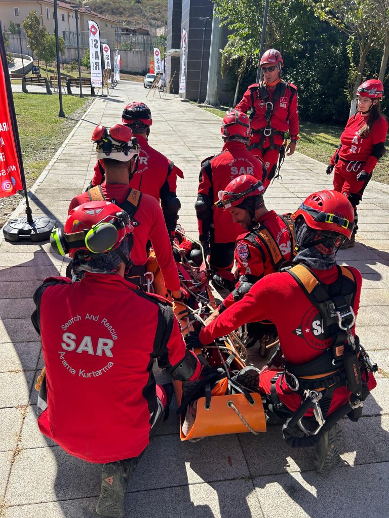 C Level Club, SAR ile birlikte inisiyatif alıyor çünkü başka yurt yok! C Level Club, SAR ile birlikte inisiyatif alıyor çünkü başka yurt yok!