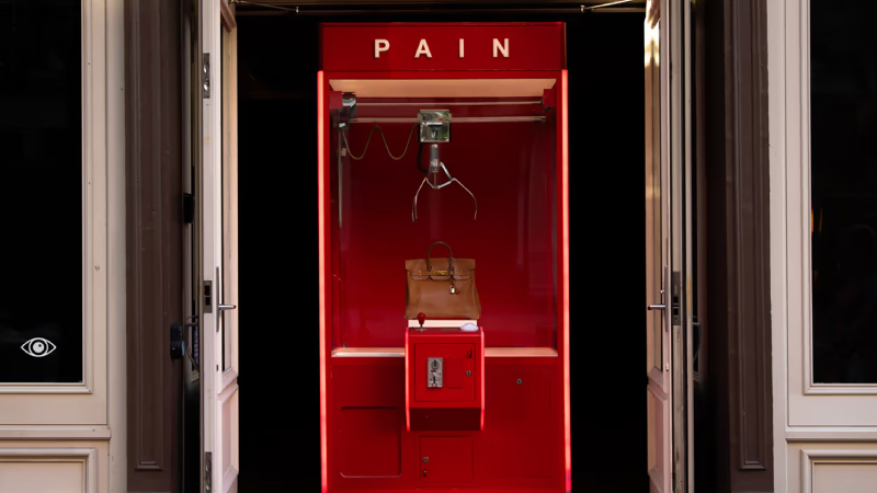 SoHo’da acı veren statü oyunu: Hermès Birkin çantaya uzanabilirsiniz ama alamazsınız! SoHo’da acı veren statü oyunu: Hermès Birkin çantaya uzanabilirsiniz ama alamazsınız!