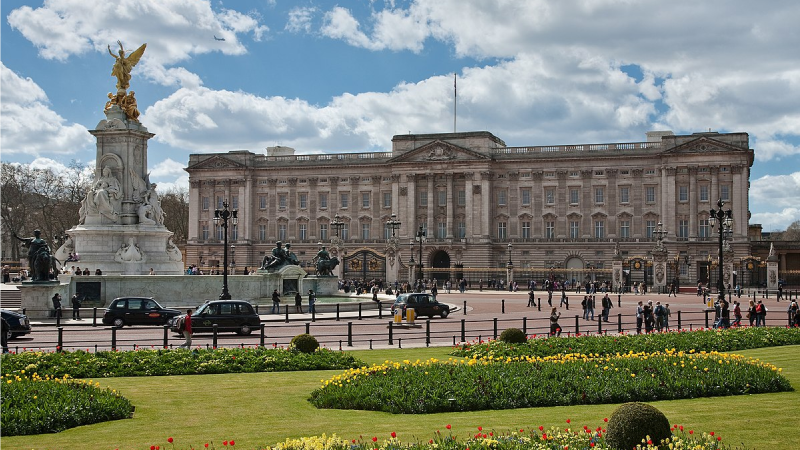 Buckingham Sarayı'nda ilk kez Noel mağazası açılıyor Buckingham Sarayı'nda ilk kez Noel mağazası açılıyor