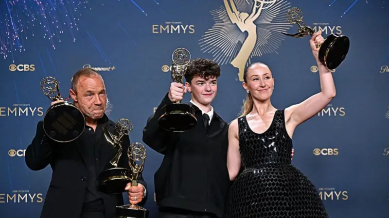 77. Emmy Ödülleri sahiplerini buldu: Owen Cooper tarihe geçti, Adolescence geceye damga vurdu 77. Emmy Ödülleri sahiplerini buldu: Owen Cooper tarihe geçti, Adolescence geceye damga vurdu
