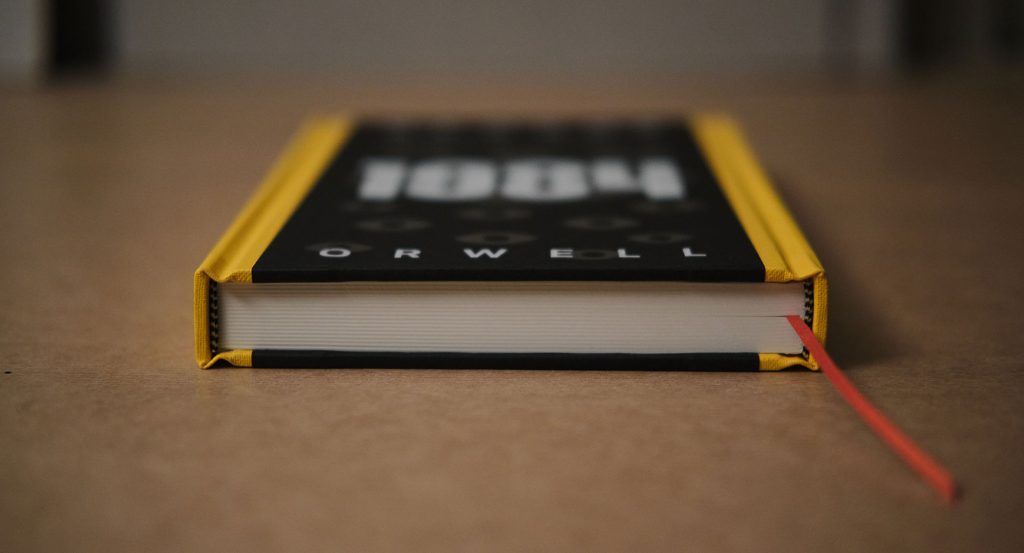 Orwell’in 1984’ü sansüre karşı mühürlendi... Orwell’in 1984’ü sansüre karşı mühürlendi...