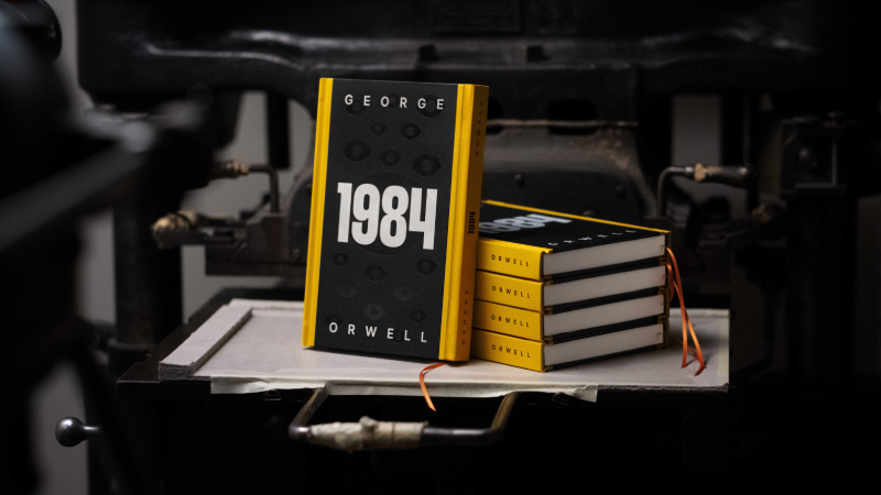 Orwell’in 1984’ü sansüre karşı mühürlendi... Orwell’in 1984’ü sansüre karşı mühürlendi...
