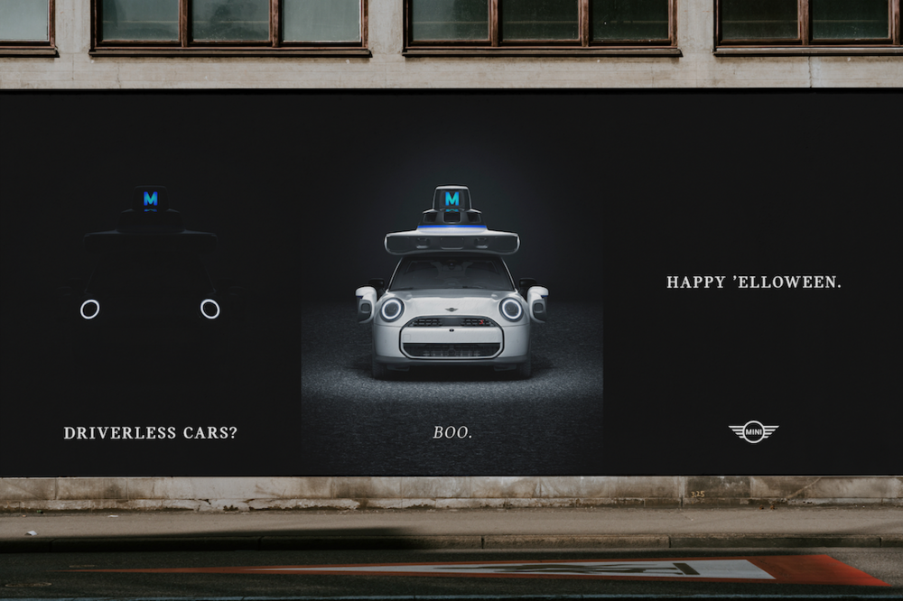 Cadılar Bayramı’nda MINI, rakibinin kostümünü giydi!