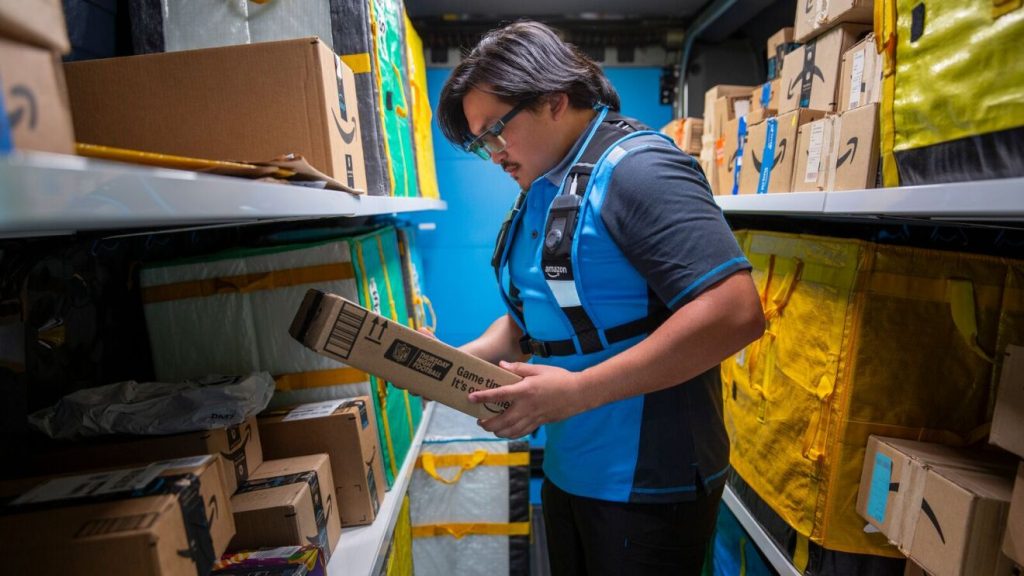 Amazon teslimat sürecine yeni bir katman ekliyor: Akıllı teslimat gözlükleri! Amazon teslimat sürecine yeni bir katman ekliyor: Akıllı teslimat gözlükleri!