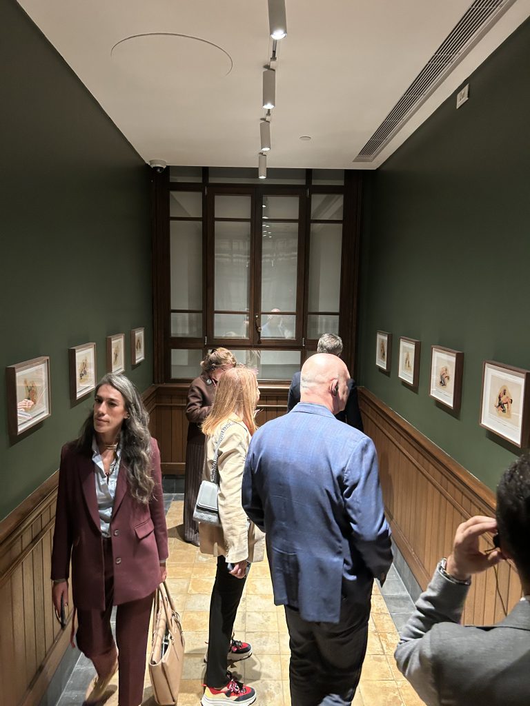 Bienalin kalbinde bir gün: Marketing Türkiye C Level Club üyeleri, "Üç Ayaklı Kedi"nin izinde… Bienalin kalbinde bir gün: Marketing Türkiye C Level Club üyeleri, "Üç Ayaklı Kedi"nin izinde…