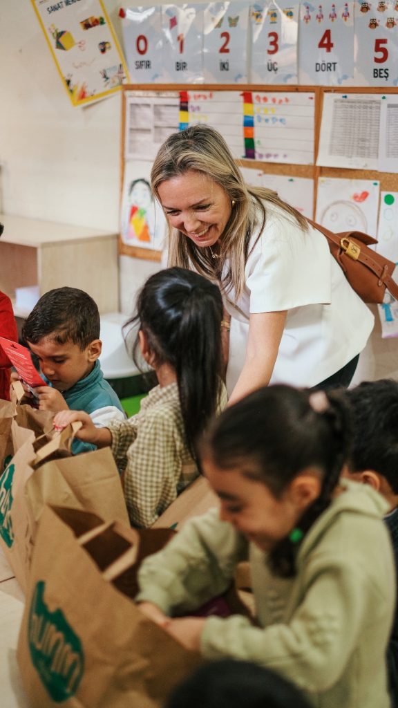 “Sağlıklı beslenme her çocuğun hakkı” diyen Humm Organic ve AÇEV, güçlerini birleştirdi “Sağlıklı beslenme her çocuğun hakkı” diyen Humm Organic ve AÇEV, güçlerini birleştirdi