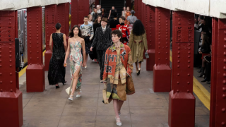 Chanel, New York metrosunu podyuma çevirdi