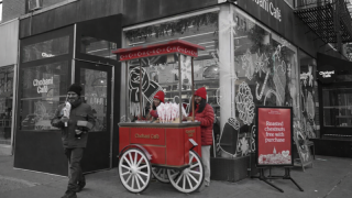 Hamdi Ulukaya’nın Chobani’si, New York sokaklarında kestane dağıtıyor...