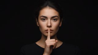 Konuşmak kadar “susmak” da iletişimdir!