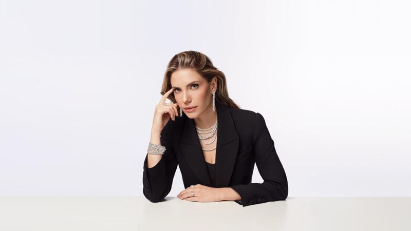 Atasay, Eda Ece ile tak tak konuşuyor