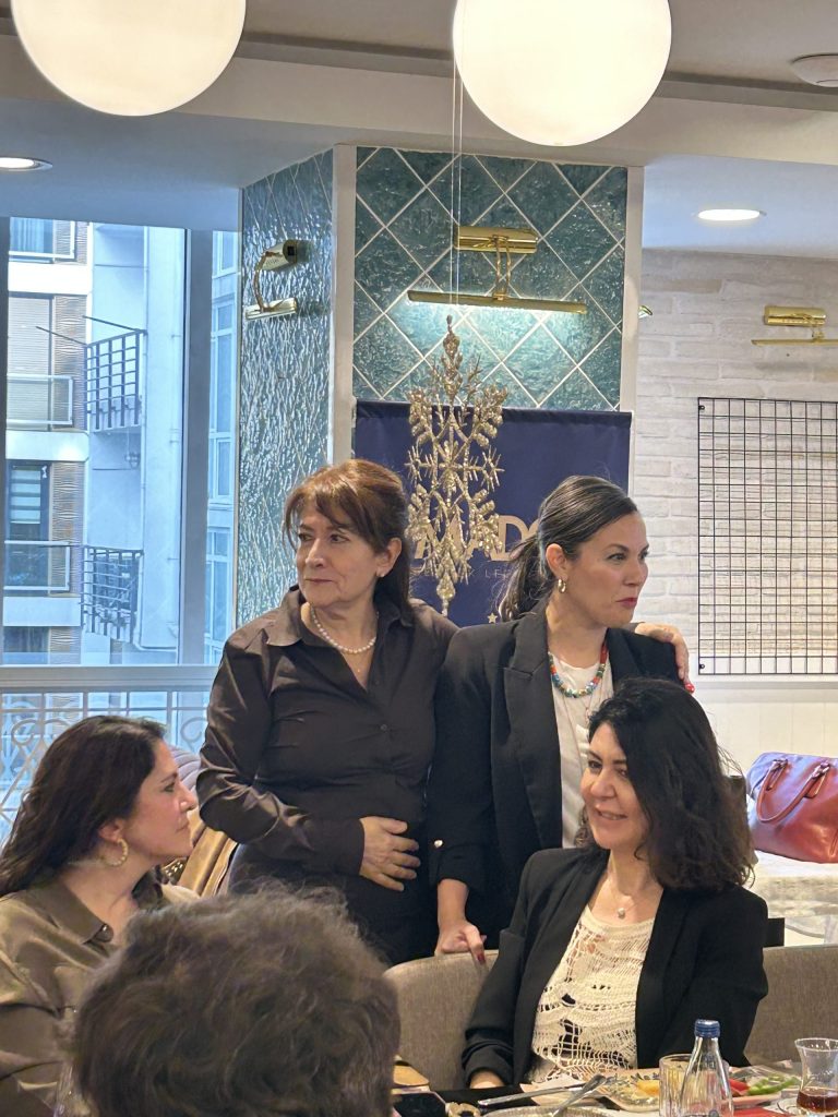 Marketing Türkiye C Level Club üyeleri, yeni yıla gelenekselleşen Mado kahvaltısıyla "Merhaba" dedi Marketing Türkiye C Level Club üyeleri, yeni yıla gelenekselleşen Mado kahvaltısıyla "Merhaba" dedi