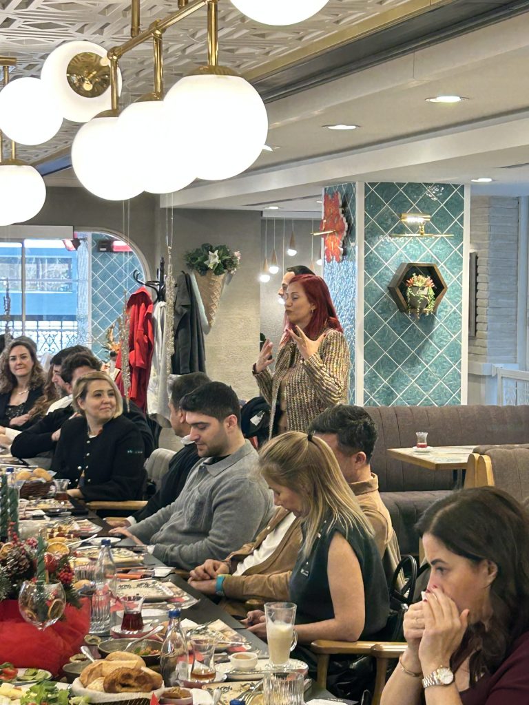 Marketing Türkiye C Level Club üyeleri, yeni yıla gelenekselleşen Mado kahvaltısıyla "Merhaba" dedi Marketing Türkiye C Level Club üyeleri, yeni yıla gelenekselleşen Mado kahvaltısıyla "Merhaba" dedi