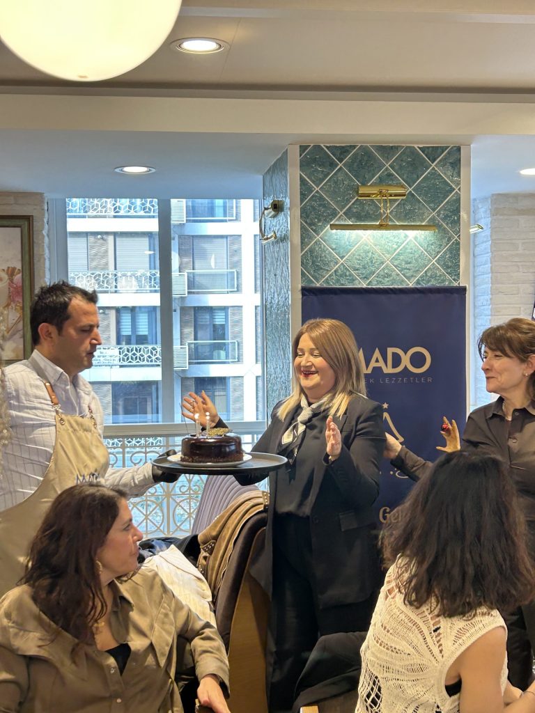 Marketing Türkiye C Level Club üyeleri, yeni yıla gelenekselleşen Mado kahvaltısıyla "Merhaba" dedi Marketing Türkiye C Level Club üyeleri, yeni yıla gelenekselleşen Mado kahvaltısıyla "Merhaba" dedi