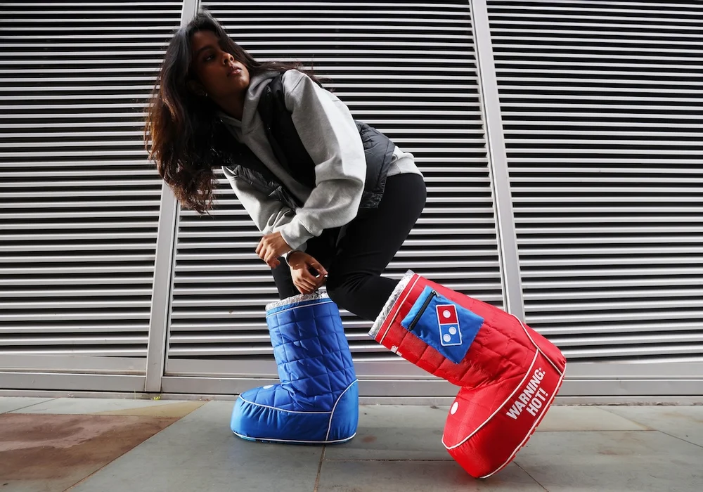 Domino’s bu kez pizzayı değil, ayakları sıcak tutuyor!