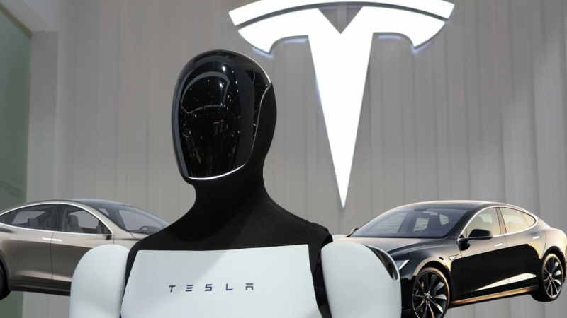 Tesla rotayı değiştiriyor: Model S ve X sahneden çekiliyor, robotlar sahne alıyor