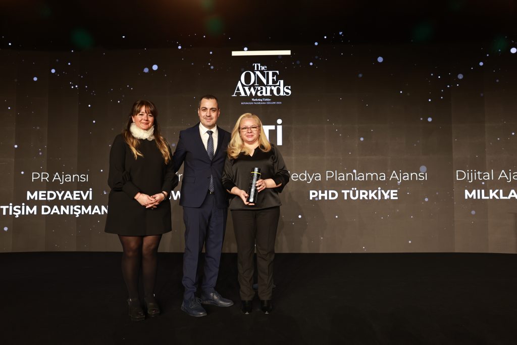 "Yılın İtibarlıları" ödüllerine kavuştu