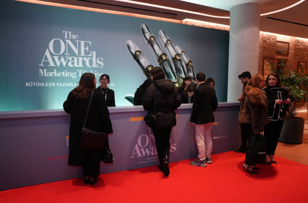 "Yılın İtibarlıları" ödüllerine kavuştu