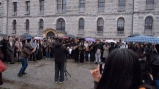 Boğaziçi Üniversitesi Müzik Kulübü'nden John Cage'in "4'33" adlı bestesiyle "sessiz" protesto...