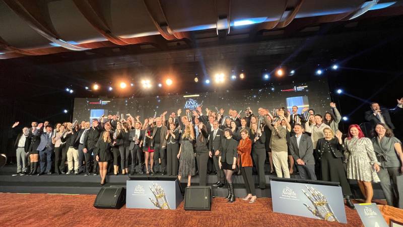 "Yılın İtibarlıları" ödüllerine kavuştu "Yılın İtibarlıları" ödüllerine kavuştu