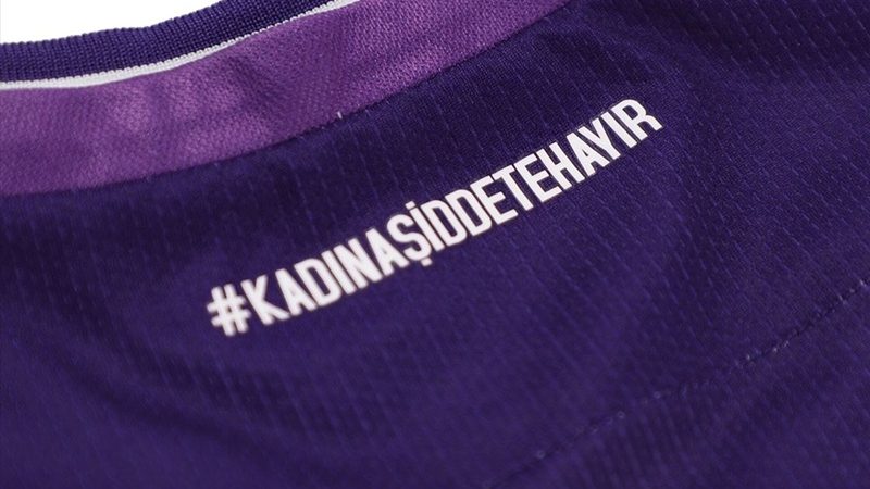 Samsunspor'un "Mor Forması"na Avrupa'dan "Değişimin Sembolü" ödülü...