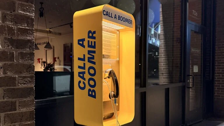 Kuşaklar arası iletişimi tek tuşla başlatan deneyim: “Call a Boomer”