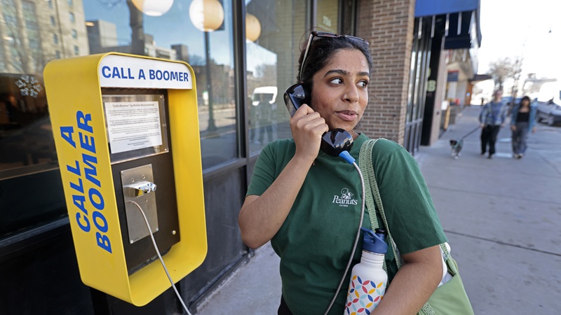 Kuşaklar arası iletişimi tek tuşla başlatan deneyim: “Call a Boomer”
