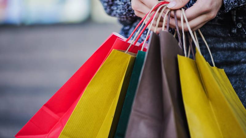 Şubatta da düşüş sürdü: Markalı perakendeye indirim çare olmadı