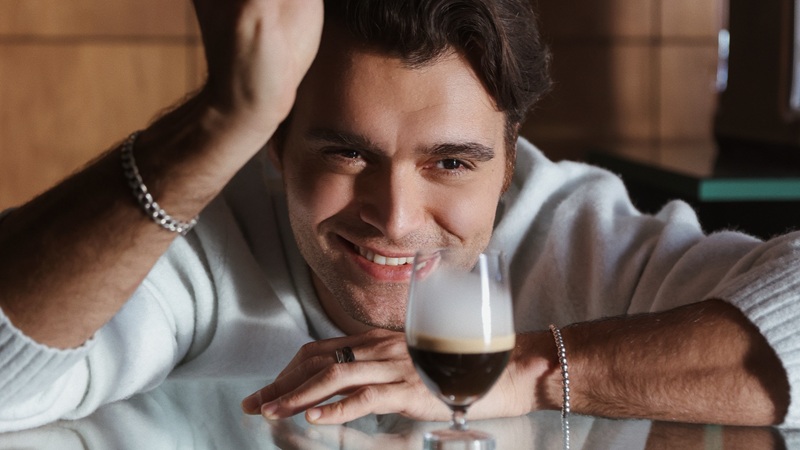 Nespresso’nun yeni reklam yüzü Hakan Kurtaş oldu