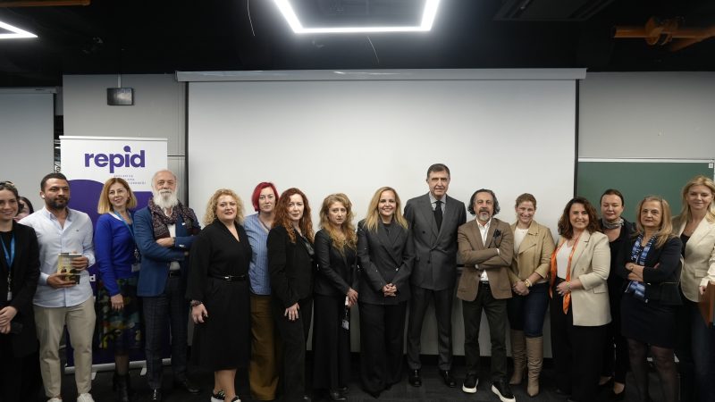 Geleceğin profesyonelleri, Ahmet Pura ile “Hayat Güneşli Bir Sağanak” konferansında bir araya geldi