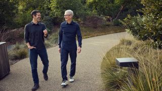 Apple’da yeni dönem: Tim Cook koltuğunu John Ternus’a bırakıyor