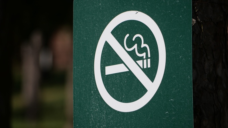 İngiltere'de 2009 sonrası doğumlulara ömür boyu sigara yasağı geliyor