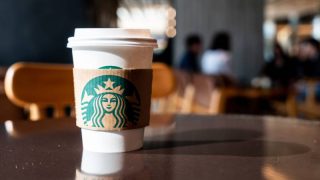 Starbucks'tan işten çıkarma kararı: 300 çalışanla yollar ayrılıyor