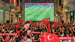Dünya Kupası yolunda kırmızı-beyaz marka evreni